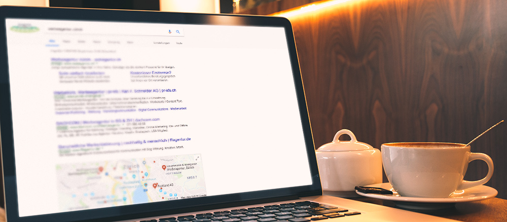 Laptop zeigt Google Ads